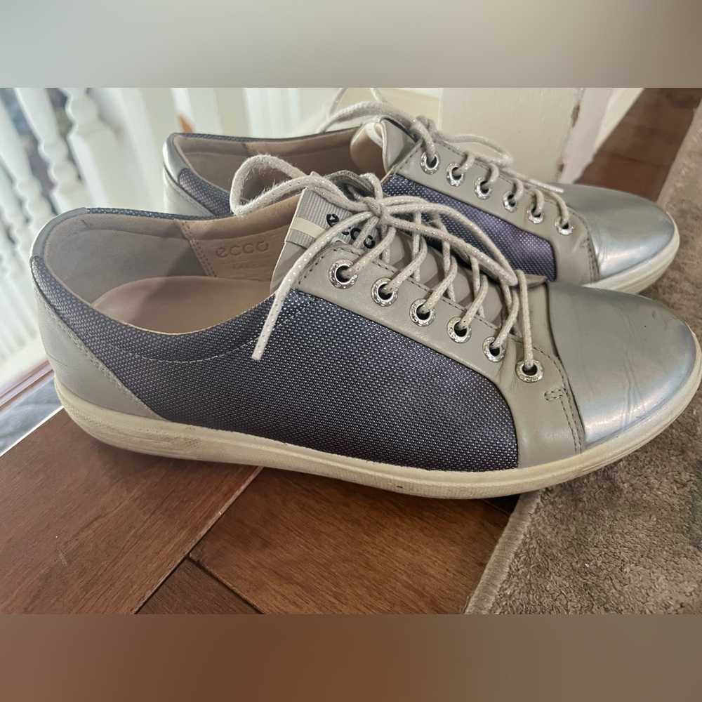 Ecco ladies walking shoe.